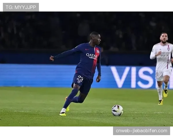 特写:穆阿尼中场断球后长途奔袭60米,助巴黎取得领先 特写:穆阿尼中场断球后长途奔袭60米,助巴黎取得领先